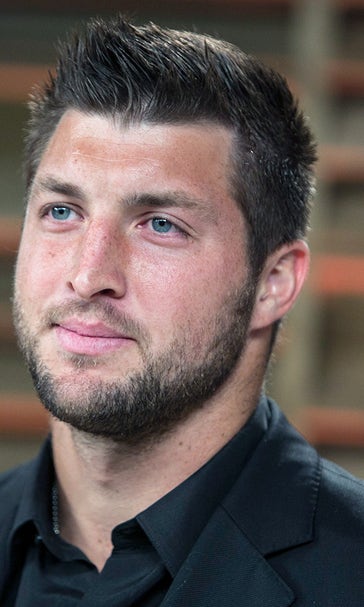 Swoon alert! Watch woman lose it at mere sight of Tim Tebow